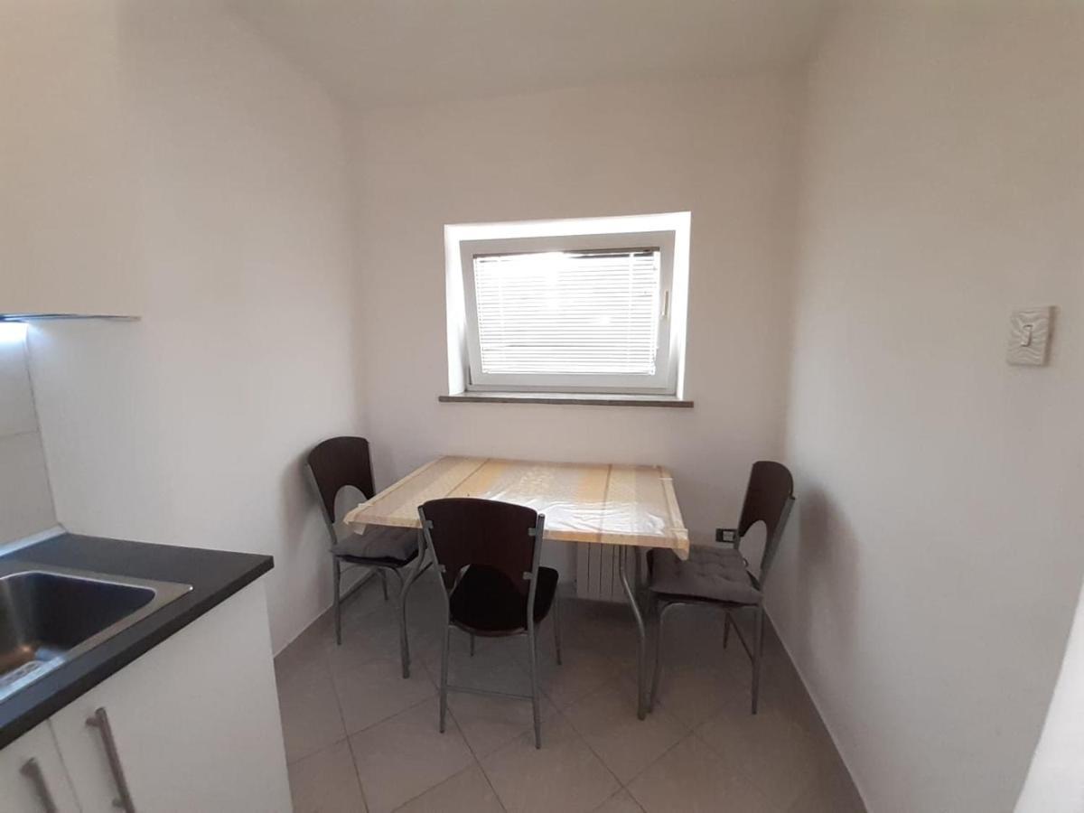 דירות לוסיה Apartma Mari מראה חיצוני תמונה