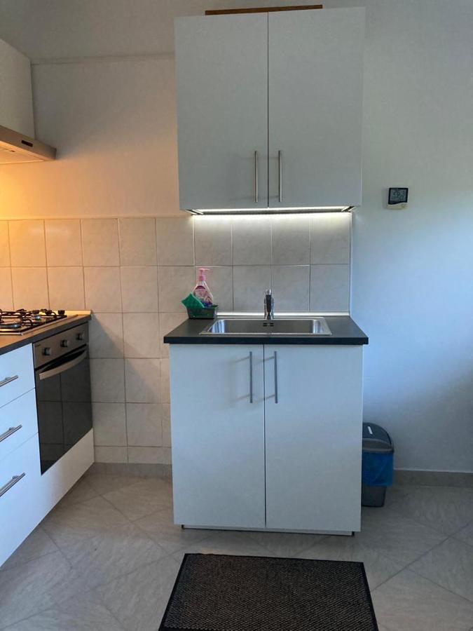 דירות לוסיה Apartma Mari מראה חיצוני תמונה